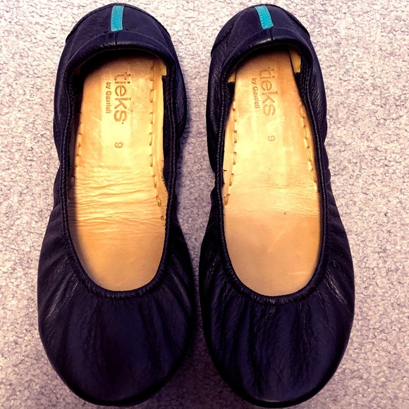 Tieks Shoes - Matte Black Leather Tieks (size 9)
